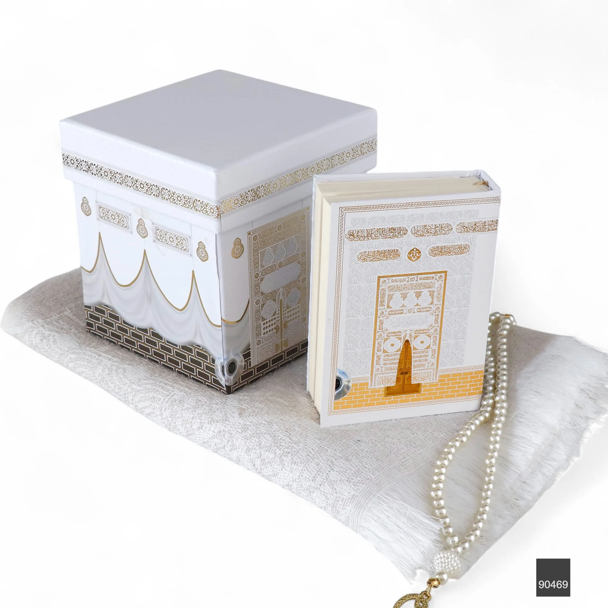 Kâbe Kare Kutulu Hediye Seti – Seccade, Tesbih, Kur’an-ı Kerim